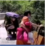 “手欠”推倒景區設施，已被<em>警察</em>帶走調查
