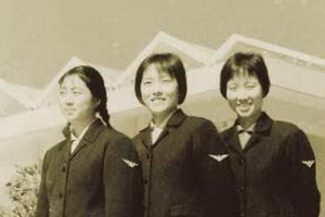 <em>第一批</em><em>女</em><em>空</em><em>乘</em><em>人員</em>中的三姐妹在一起合影