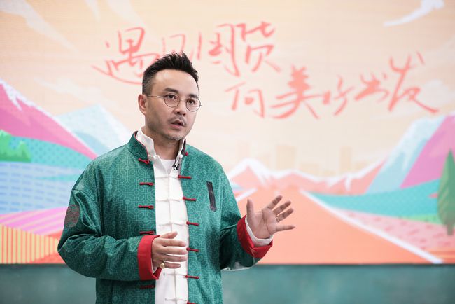 汪涵<em>直播</em>《向美好出發(fā)》公益助農(nóng)，給群眾帶來暖意