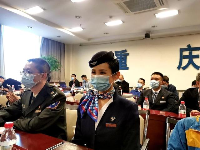華夏<em>航空</em><em>乘務(wù)</em><em>長</em><em>楊</em>璐遙獲授全國交通運輸系統(tǒng)抗疫先進個人