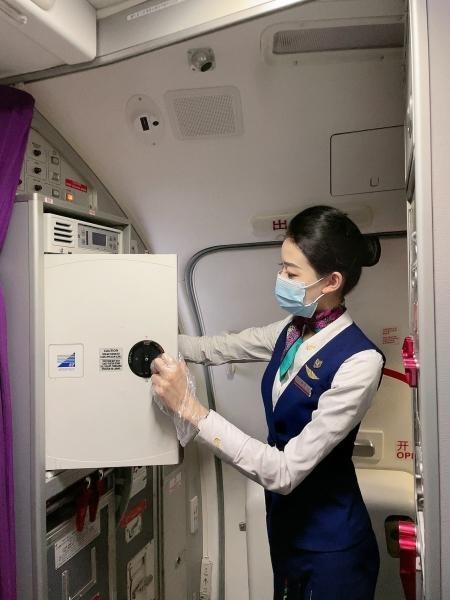 平凡中的不凡——昆明航空<em>乘務(wù)</em><em>長</em>楊荃