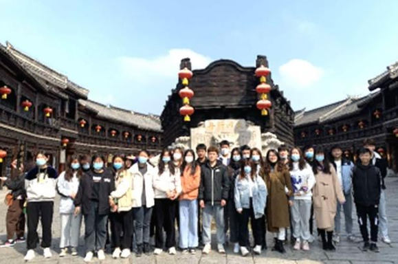棗莊職業(yè)學(xué)院<em>旅游</em><em>管理</em>系積極組織<em>開展</em>現(xiàn)場實景教學(xué)<em>活動</em>