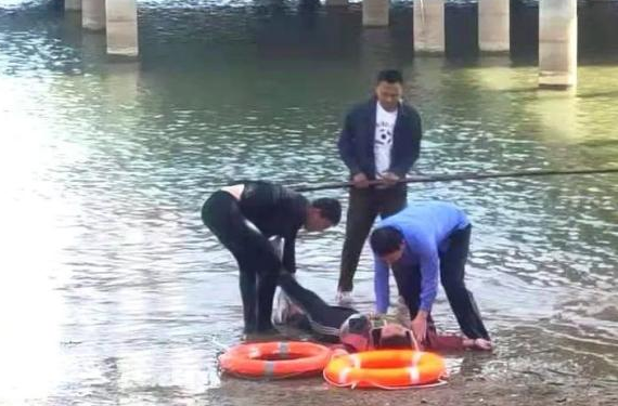 跳湖救人+心肺復蘇，張清光<em>這</em><em>波</em>操作英勇，更專業！