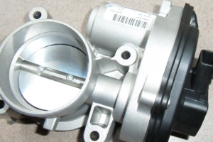 節(jié)氣門(mén)—控制空氣進(jìn)入<em>發(fā)動(dòng)機(jī)</em>的可控閥門(mén)
