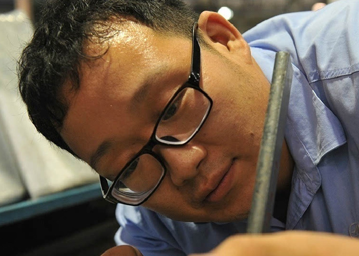 授課圖片—大國<em>工匠</em>·為國鑄劍 <em>80</em><em>后</em>技工方文墨 手工精度賽過數控機床