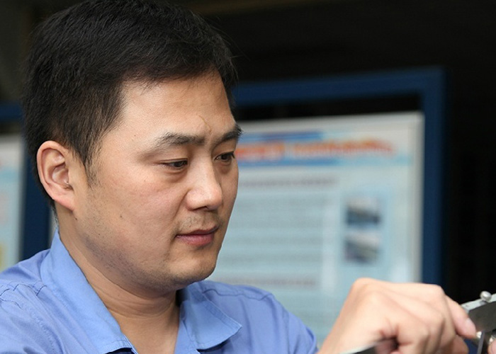 授課圖片—大國工匠·<em>為</em>國鑄劍 張新<em>停</em> 彈藥精度把關人