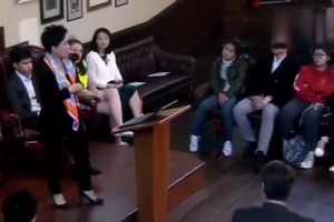 鄧亞萍<em>劍橋</em>大學(xué)英文演講：我如何從不識(shí)26個(gè)英文字母到<em>劍橋</em>博士