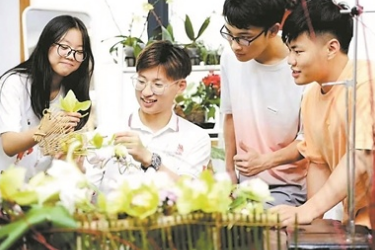 陸<em>亦</em>煒：不負(fù)“花”樣年華
